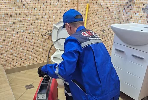 Отпушване на тоалетна