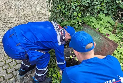 Изпомпване на вода от мазе