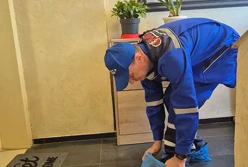 Почистване на вертикални канализационни тръби